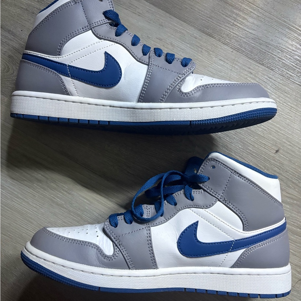 Nike High-Top Sneakers in Gray and Blue